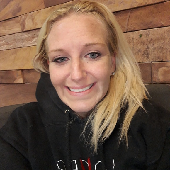 Meet your Posher, Sarah - Picture 1 of 1